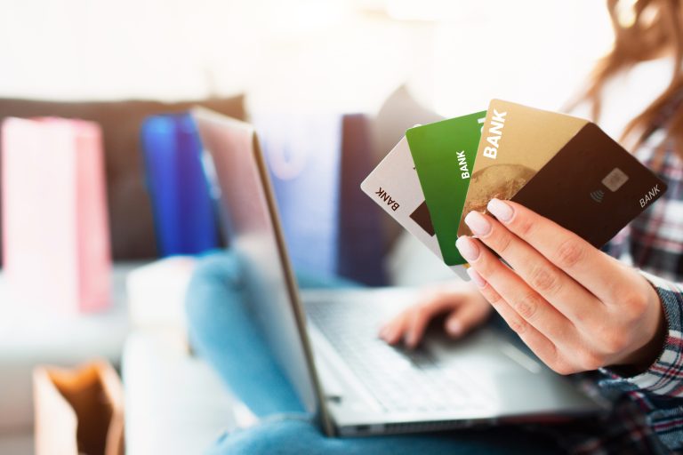 The Best and Worst Credit Cards of 2026: US and Canada Compared